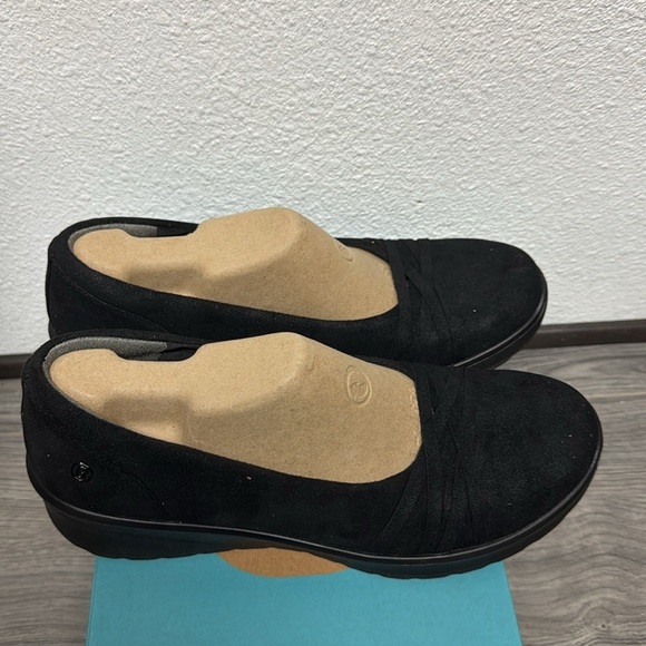 Bzees Goody Slip On - Picture 4 of 8